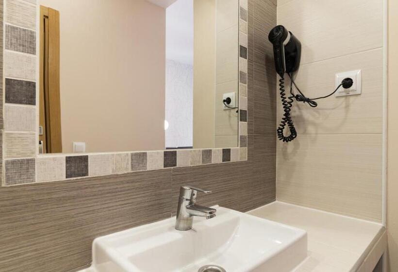 اتاق استاندارد با بالکن, Hostal Art Madrid