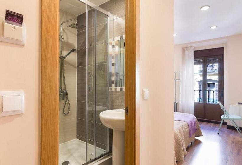 اتاق استاندارد با بالکن, Hostal Art Madrid