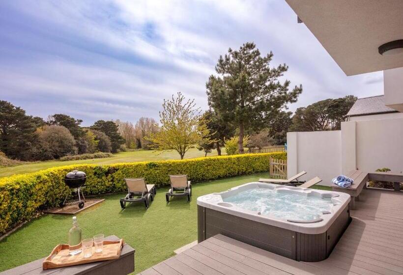 ویلای لوکس 1 خوابه, Les Ormes Resort