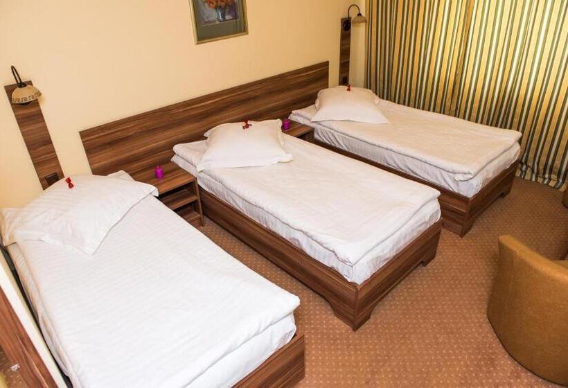 Chambre Triple Standard, Lyra