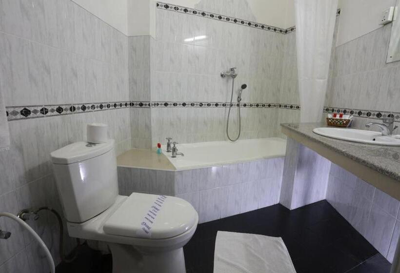 디럭스 트리플 룸, Orient