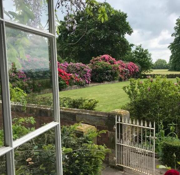 סוויטה, Willington Hall