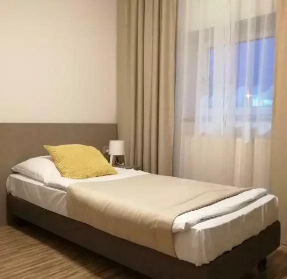 Standard Yhden Hengen Huone, Pension Akat