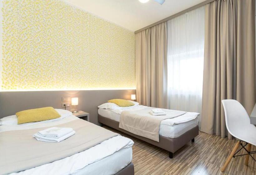 Quarto Estandar, Pension Akat