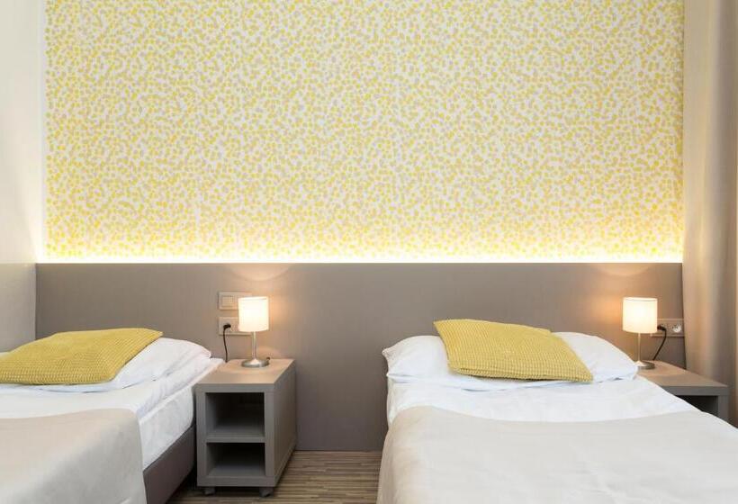 Quarto Estandar, Pension Akat