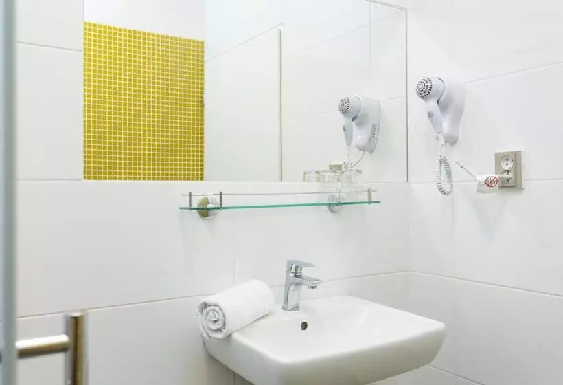 Standard Kolmen Hengen Huone, Pension Akat