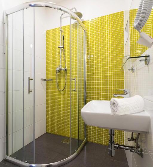 Quarto Estandar, Pension Akat