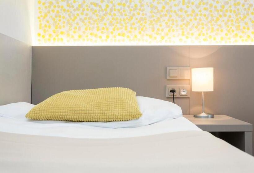 Quarto Estandar, Pension Akat