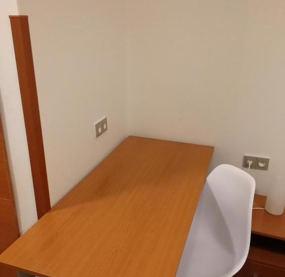 Quarto Quádruplo Estandar, Pension Akat