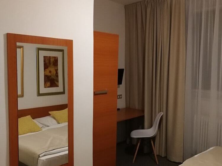 Quarto Estandar, Pension Akat