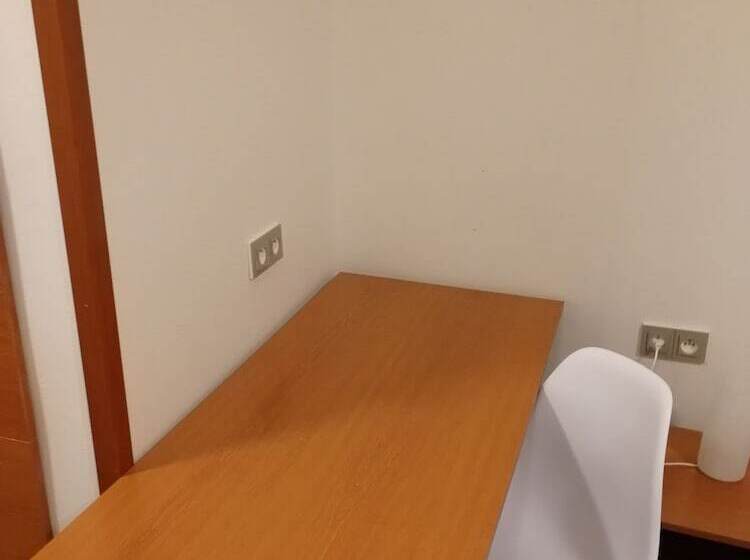 Quarto Quádruplo Estandar, Pension Akat