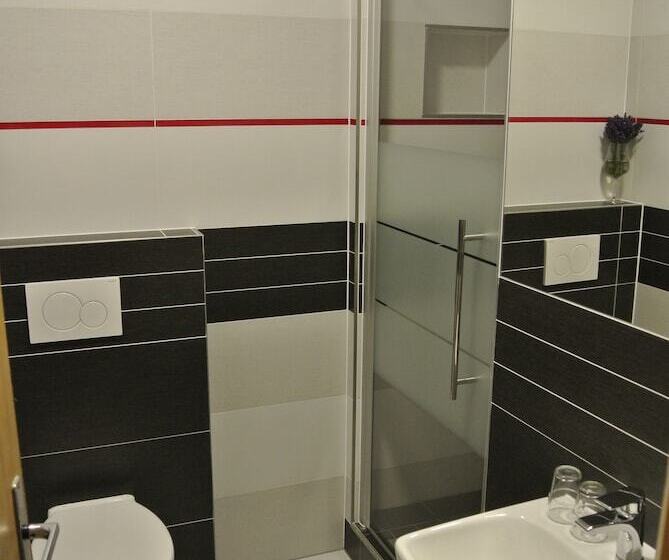 Quarto Estandar, Pension Akat