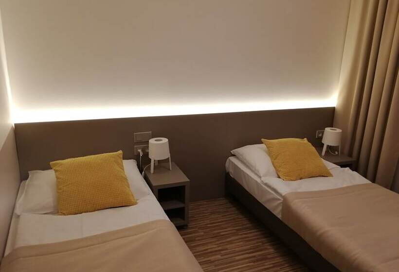 Quarto Estandar, Pension Akat