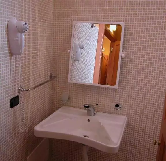 استودیوی استاندارد, Sun Tower Beach Apartments