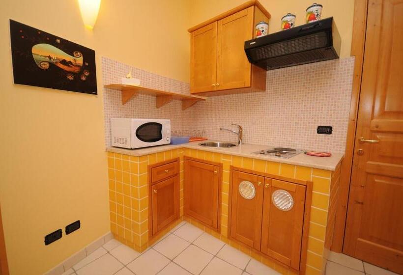 スタンダードスタジオ, Sun Tower Beach Apartments