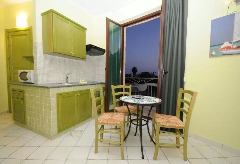 استودیو استاندارد با بالکن, Sun Tower Beach Apartments