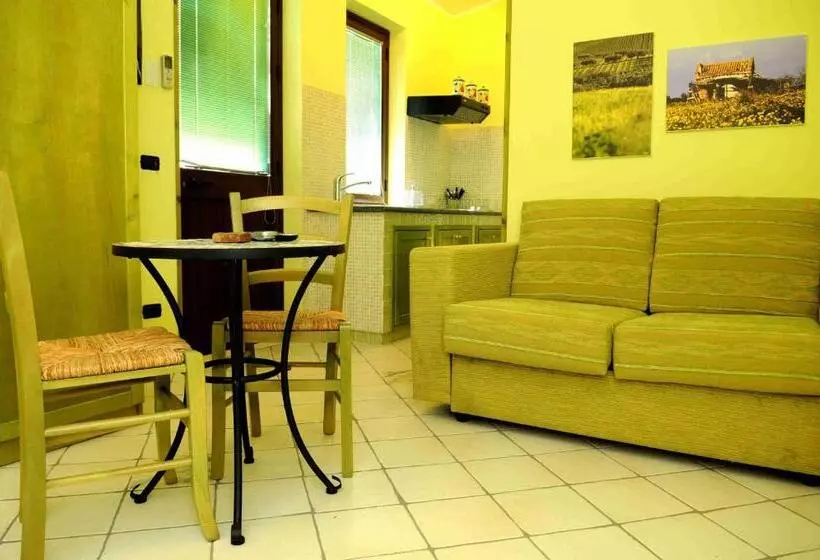 استودیوی سوپریور, Sun Tower Beach Apartments