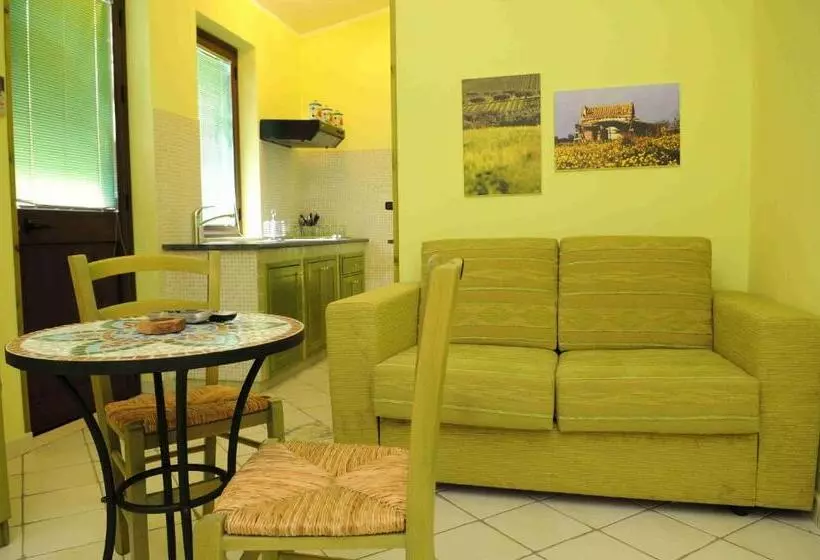 استودیوی سوپریور, Sun Tower Beach Apartments