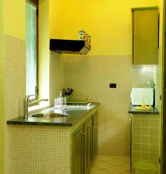 استودیوی سوپریور, Sun Tower Beach Apartments
