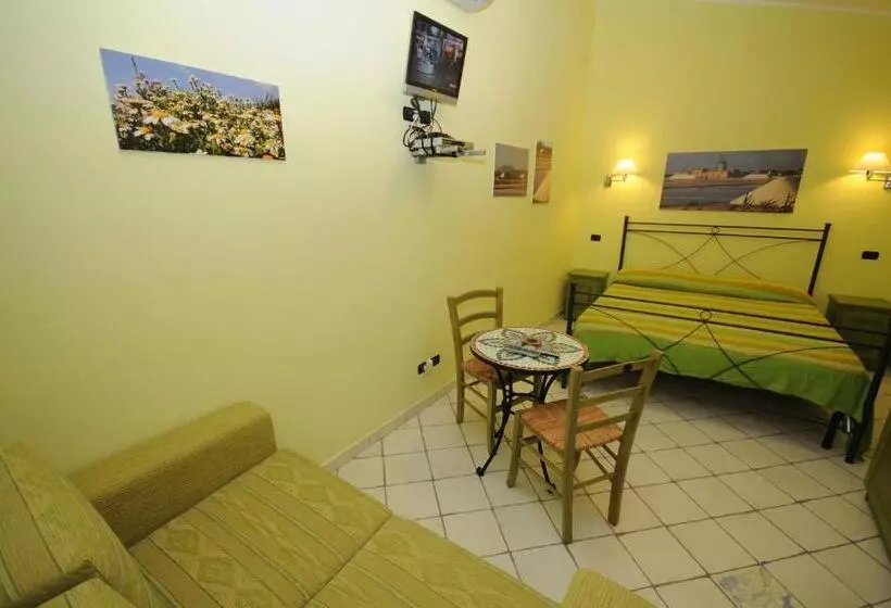 استودیوی سوپریور, Sun Tower Beach Apartments