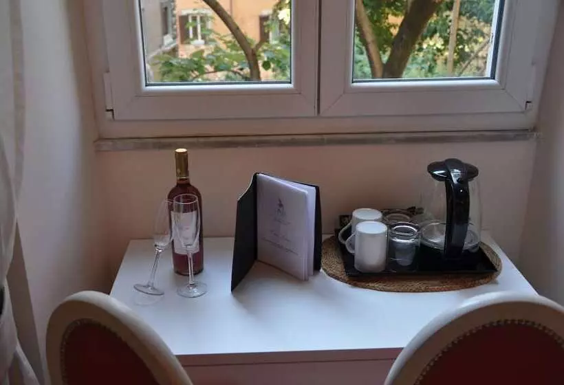 اتاق استاندارد سه نفره, Navona Nice Room