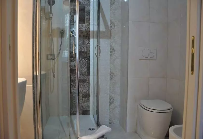 اتاق استاندارد سه نفره, Navona Nice Room