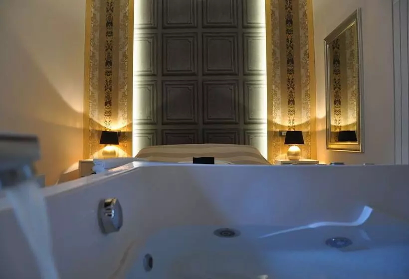 سوئیت با وان آب گرم, Navona Nice Room