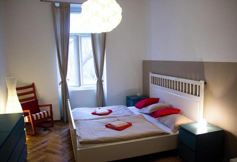 Ortak Banyolu Standart Oda, Budget Apartment