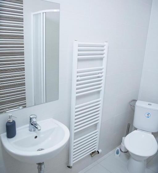 Escritório Estándar, Budget Apartment