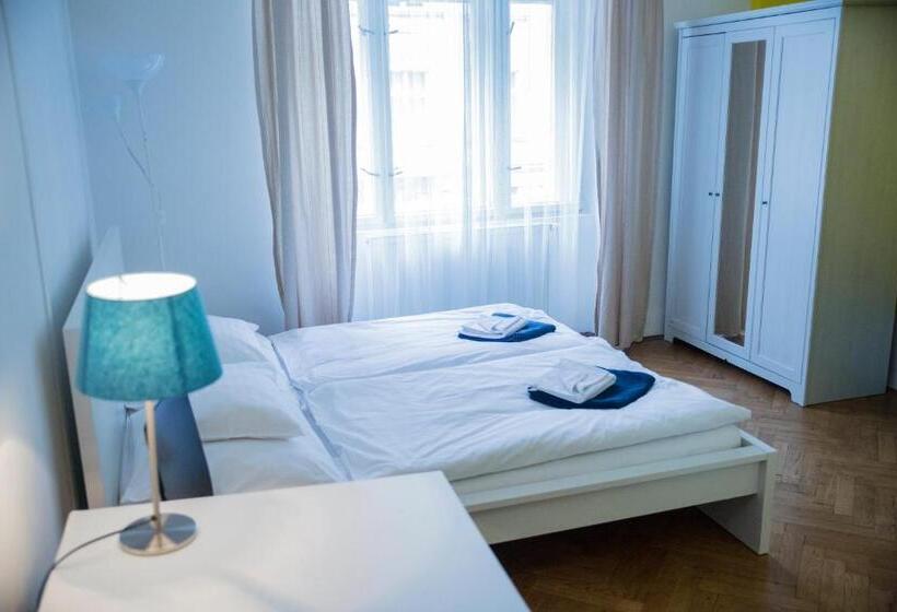 Escritório Estándar, Budget Apartment