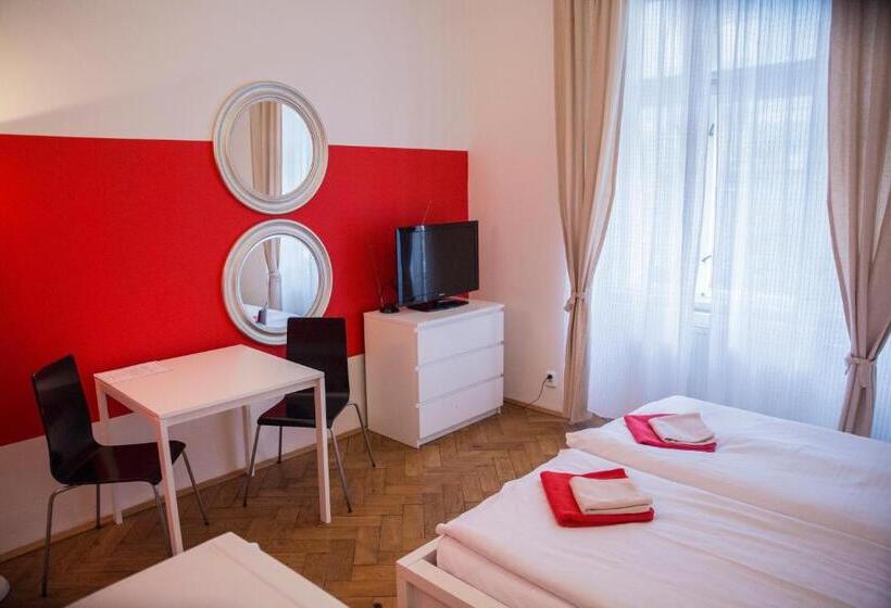 Escritório Estándar, Budget Apartment