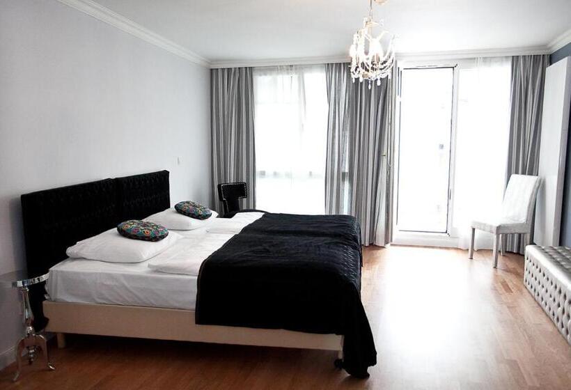 اتاق پرمیوم, Das Hotel In München