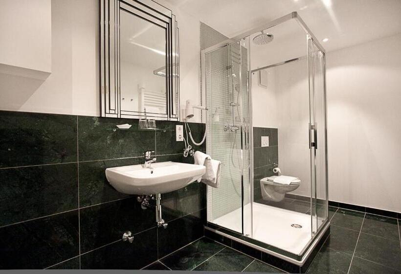 اتاق پرمیوم, Das Hotel In München