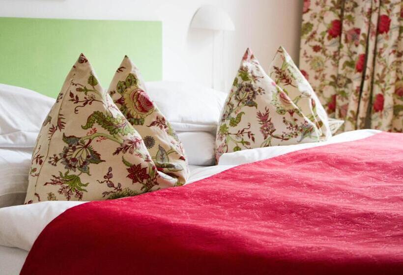 اتاق راحتی, Das Hotel In München