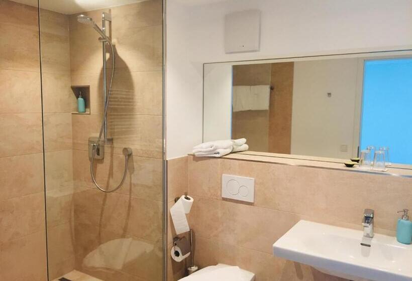 اتاق سوپریور, Das Hotel In München