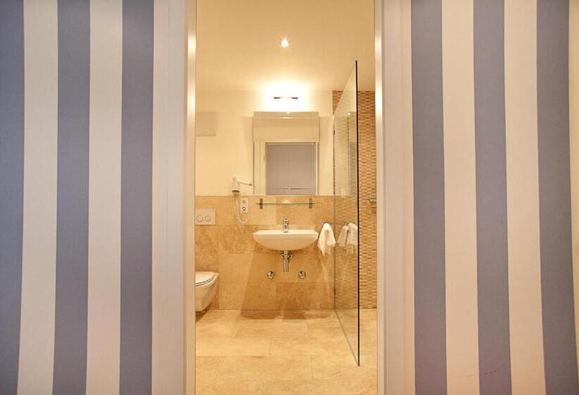 اتاق پرمیوم, Das Hotel In München