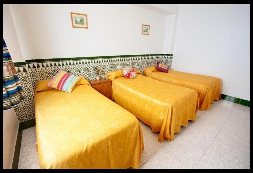 スタンダードトリプルルーム, Hostal Estacion