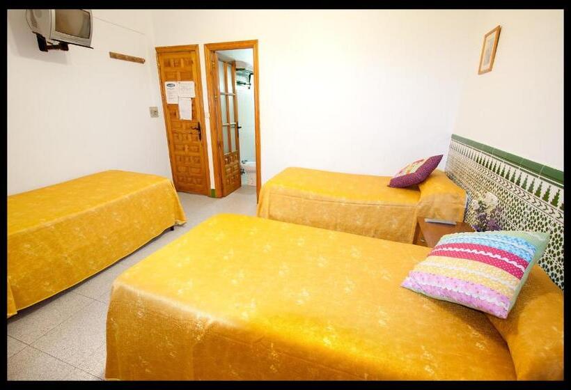 スタンダードトリプルルーム, Hostal Estacion