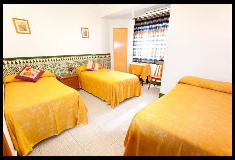 スタンダードトリプルルーム, Hostal Estacion