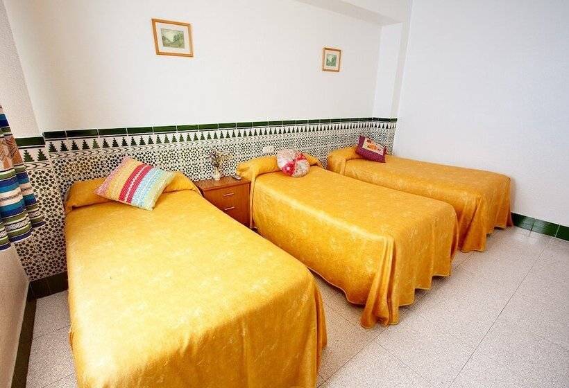 スタンダードトリプルルーム, Hostal Estacion