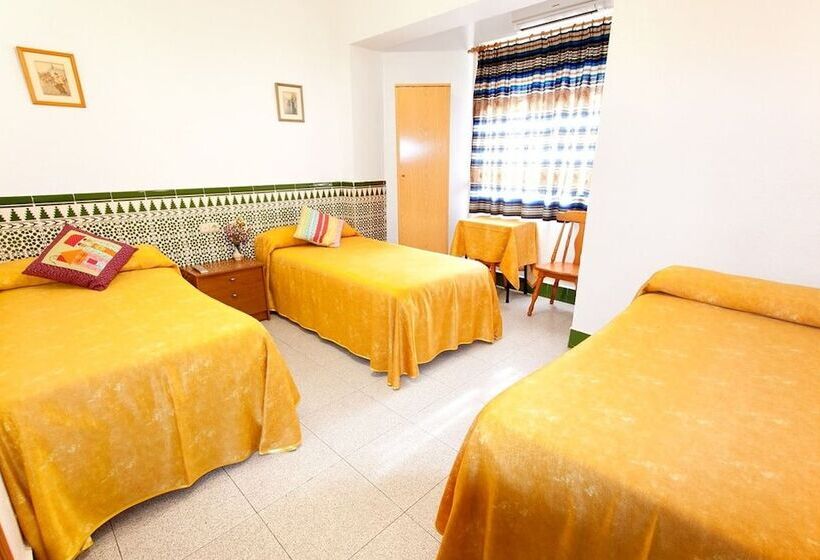 スタンダードトリプルルーム, Hostal Estacion