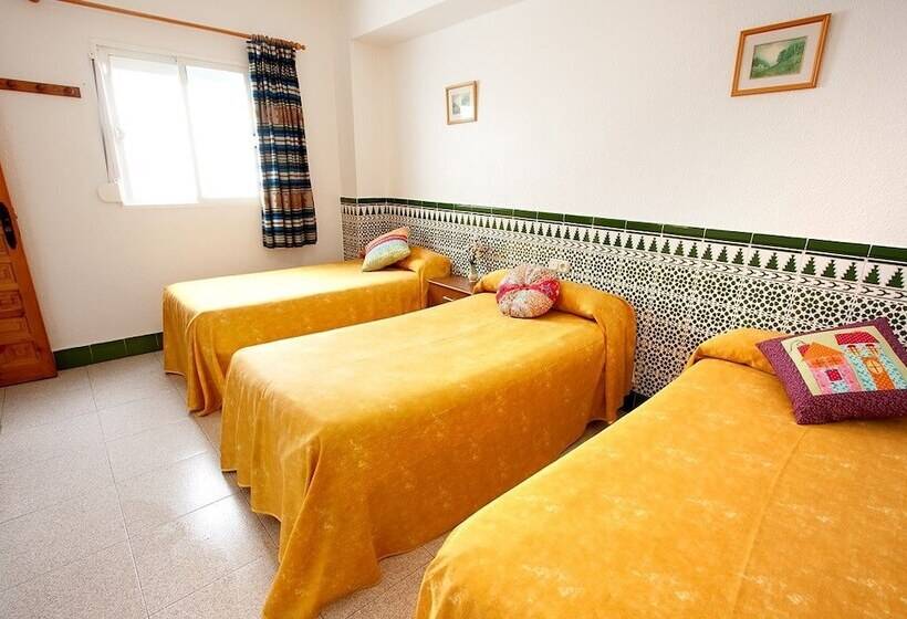 Номер Стандарт Трехместный, Hostal Estacion