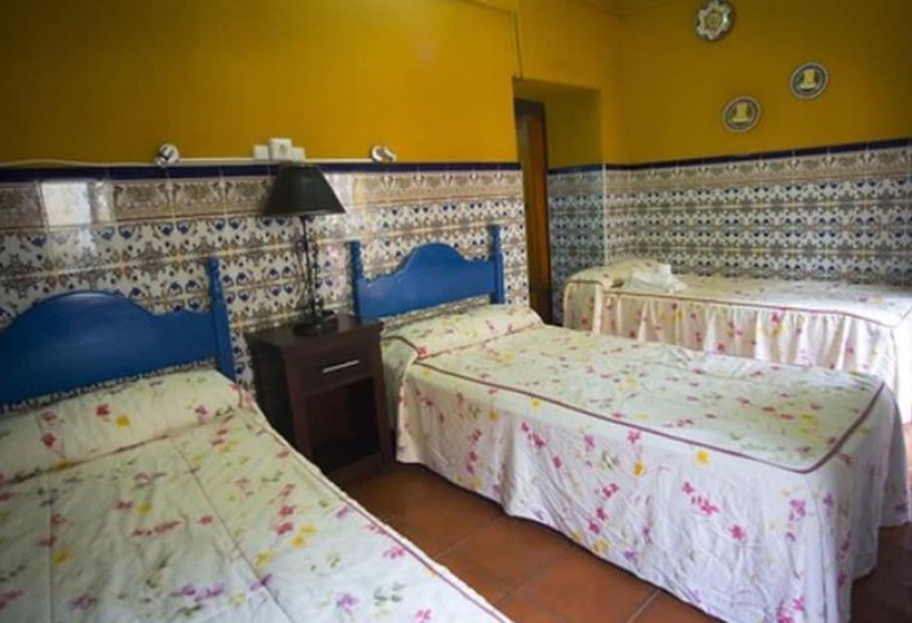 اتاق استاندارد سه نفره, Pensión Santa María La Blanca