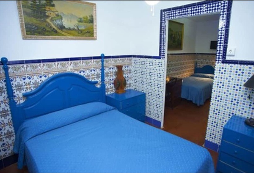اتاق استاندارد سه نفره, Pensión Santa María La Blanca