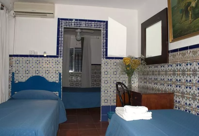 اتاق استاندارد سه نفره, Pensión Santa María La Blanca
