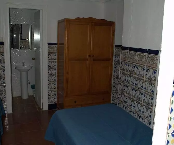 اتاق استاندارد سه نفره, Pensión Santa María La Blanca