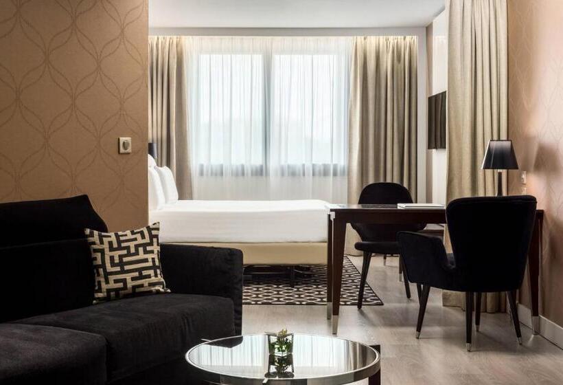 Семейный Номер Престиж, Ac Hotel Paris Porte Maillot By Marriott