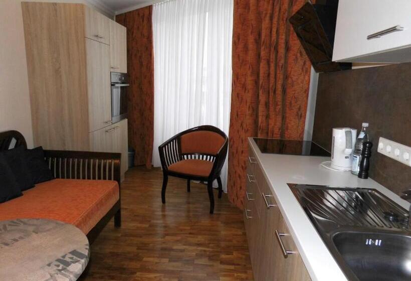 스탠다드 트리플 룸, Aparthotel Guzulka & Restaurant