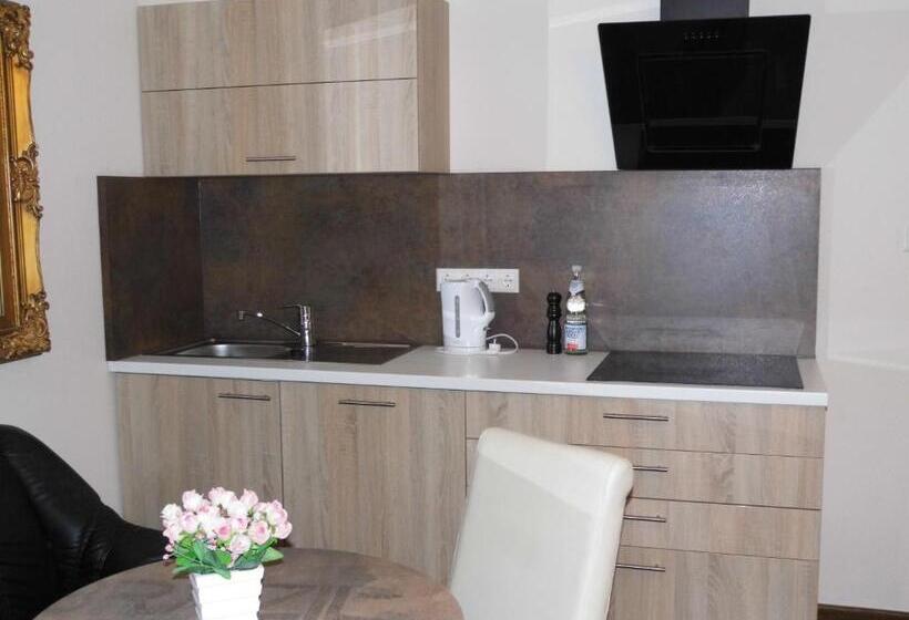 스탠다드 트리플 룸, Aparthotel Guzulka & Restaurant