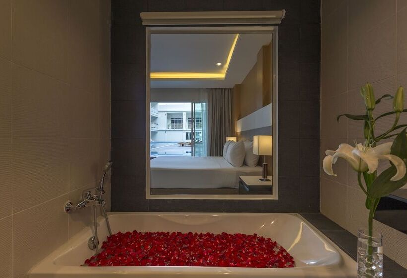 디럭스 룸, Chanalai Hillside Resort, Karon Beach